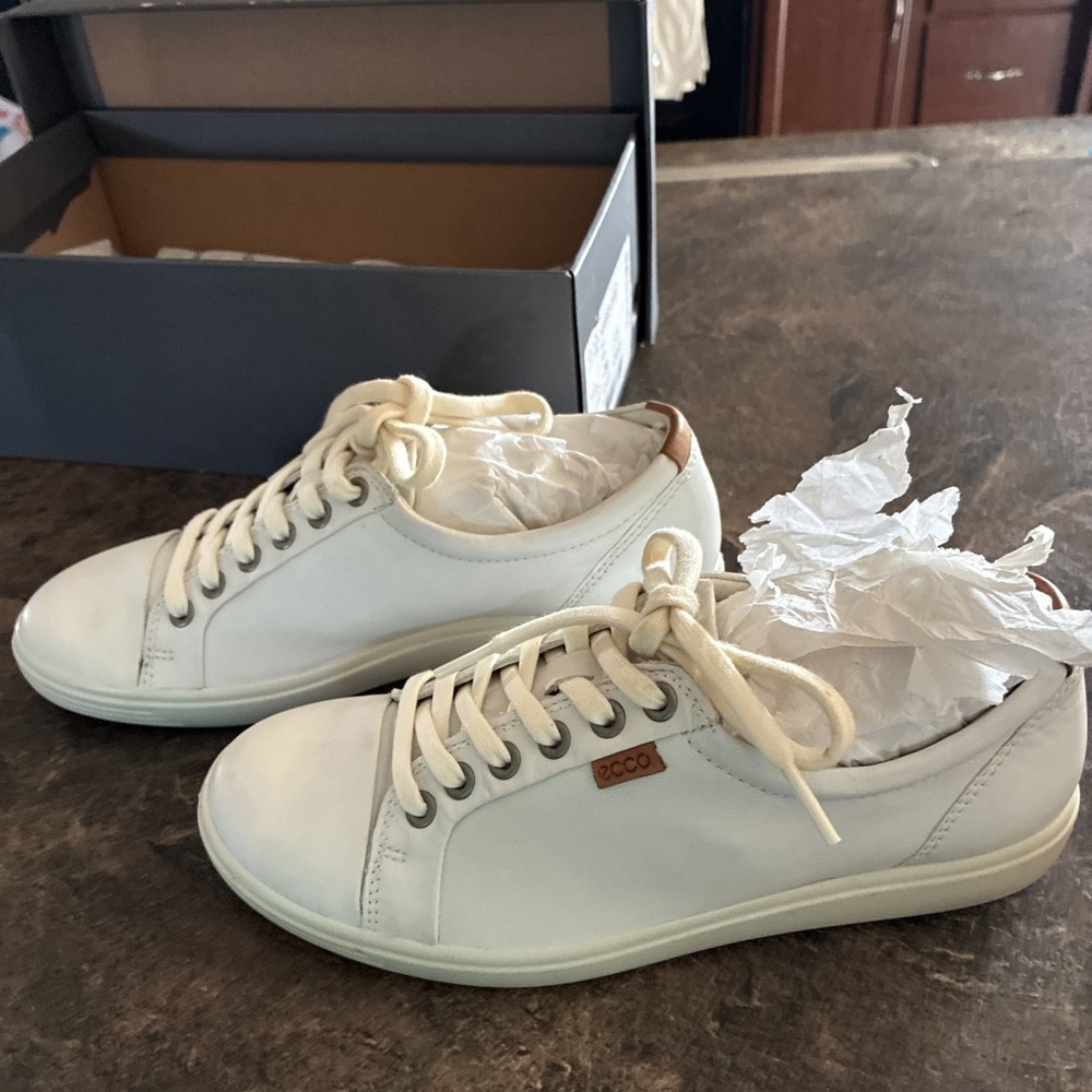 ECCO "Soft 7" Women's Contemporary Genuine Leather Cushioned Sneaker (White) 7.5 - Picture 2 of 8